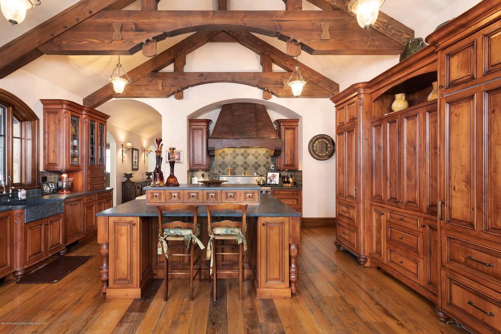 timber-frame-kitchen-mclain-flats-2